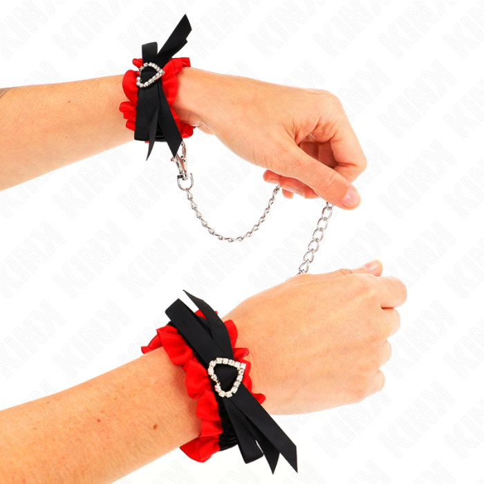 Obsenza - Muñequeras de Encaje Elástico Ajustables con Detalle Corazón Rojo para BDSM y Lencería Explora el control y la seducción con las Muñequeras de Encaje Elástico de KINK, diseñadas para ofrecer comodidad, estilo y seguridad en cada sesión. - Rojo - Image 1