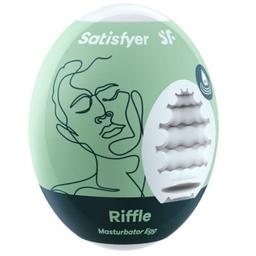Obsenza - Satisfyer Riffle Masturbator Egg – Realistische Stimulation Entdecken Sie den innovativen Satisfyer Riffle Masturbator Egg, Teil der EGGCITED-Serie. Dieses flexible Masturbator-Ei aus Hydro-Active sorgt für ein natürliches, rutschiges Gefühl – ganz ohne - Image 1